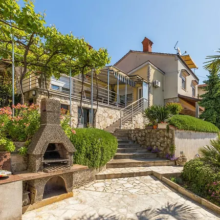 Lucija Apartament Matulji